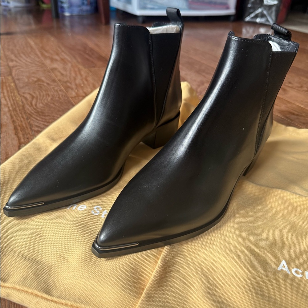 Brand new Acne Studio Jensen boots